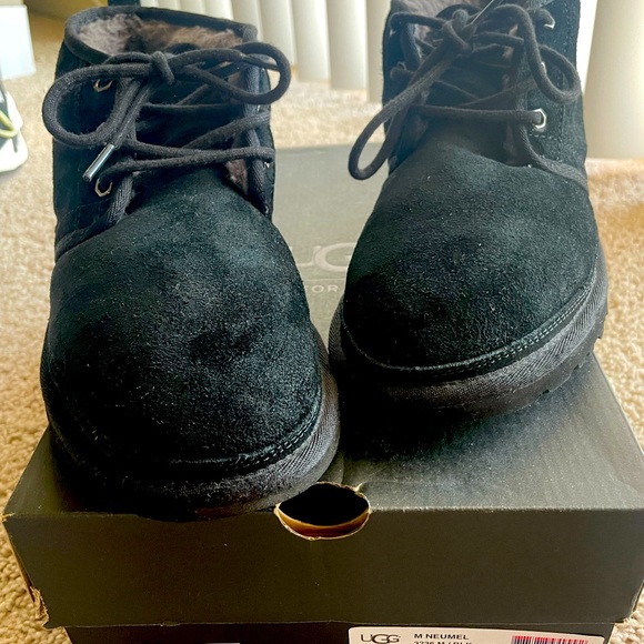 Mens Uggs black. Size 9.  Authentic 💯 and Comfortable - Picture 2 of 7